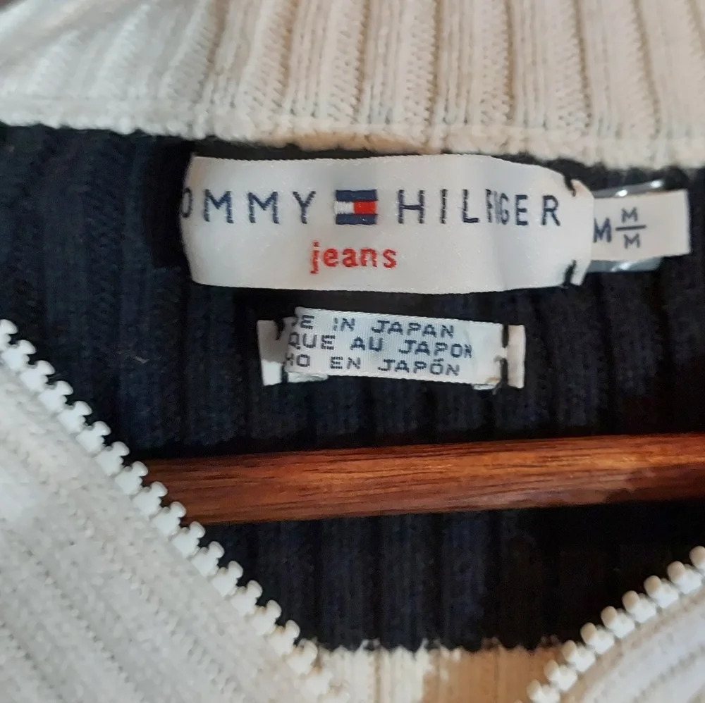 Vintage Tommy Hilfiger 1/4 Zip Black and White Crewneck Sweater - Picture 6 of 6